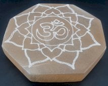 Porta Incienso Selenita Om Hexa Naranja 10cm